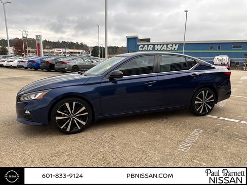 Used 2021 Nissan Altima 2.5 SR image 2