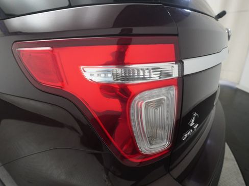 Used 2011 Ford Explorer XLT w/ 202A Rapid Spec Order Code AWD/4WD image 33