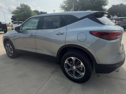 Used 2025 Chevrolet Blazer LT FWD image 6