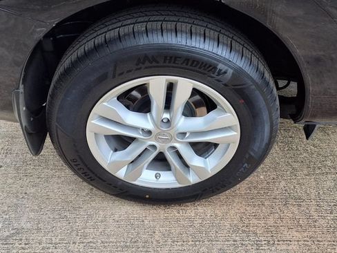 Used 2015 Nissan Rogue S w/ Convenience Package AWD/4WD image 5