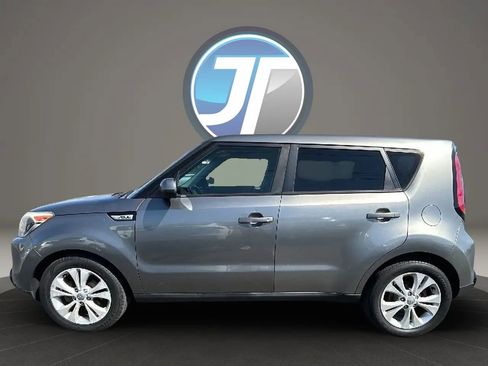 Used 2016 Kia Soul + image 14