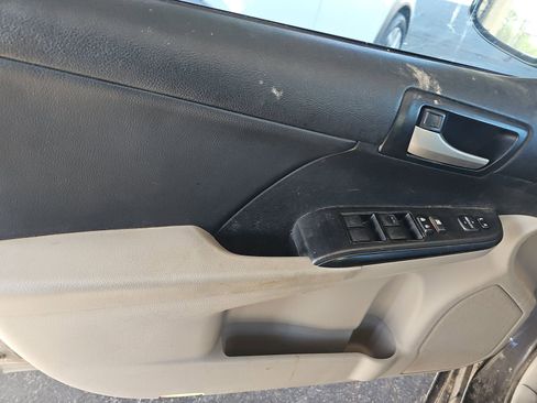 Used 2014 Toyota Camry LE image 9