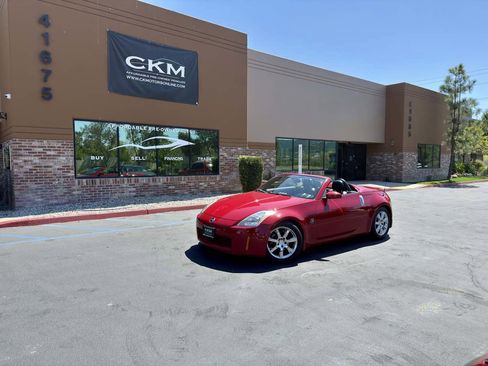 Used 2005 Nissan 350Z Touring image 4