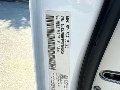 Used 2024 Jeep Wagoneer L Series II w/ Flexible Seating Group RWD image 27