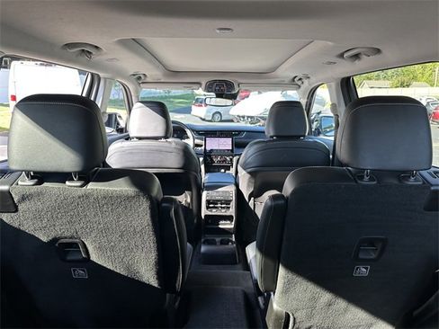 Used 2022 Jeep Grand Cherokee L Limited image 11