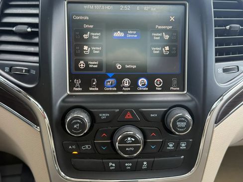Used 2014 Jeep Grand Cherokee Overland AWD/4WD image 16