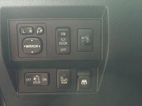 Used 2017 Toyota Tundra Platinum AWD/4WD image 13