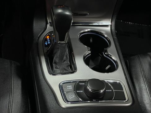 Used 2020 Jeep Grand Cherokee Altitude image 28