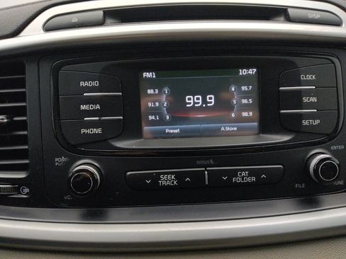 Used 2016 Kia Sorento LX image 25