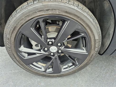 Used 2021 Buick Envision Essence w/ Sport Touring Package image 17