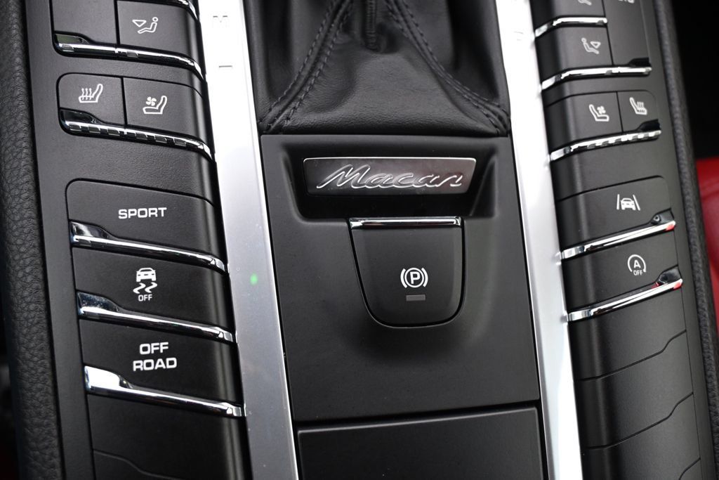 Used 2021 Porsche Macan AWD/4WD image 34