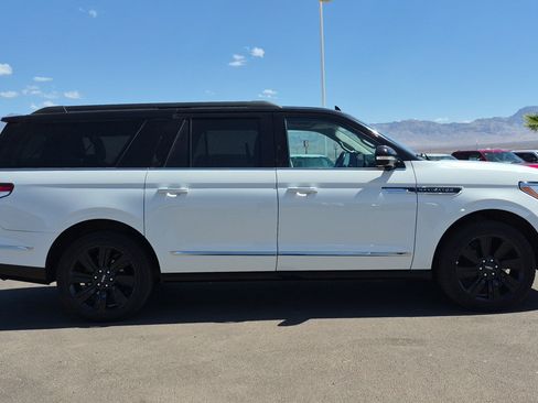 Used 2023 Lincoln Navigator L Black Label AWD/4WD image 2