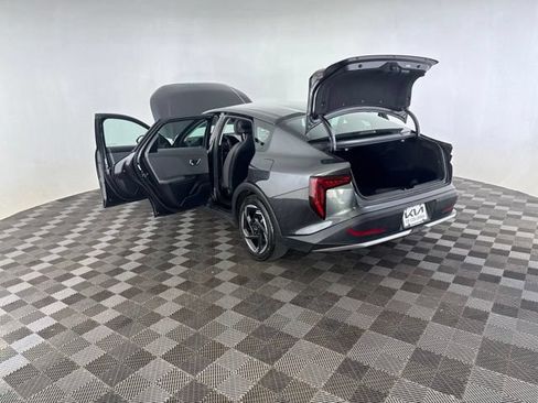 Certified 2025 Kia K4 EX FWD image 18