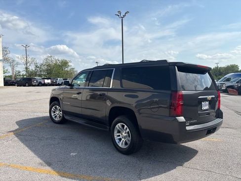 Used 2015 Chevrolet Suburban LT image 3