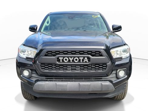 Used 2022 Toyota Tacoma SR5 w/ Technology Package AWD/4WD image 2