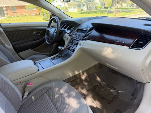 Used 2011 Ford Taurus SEL FWD image 15