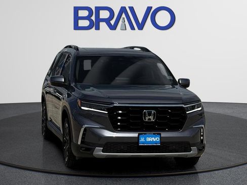 New 2025 Honda Pilot Touring image 3