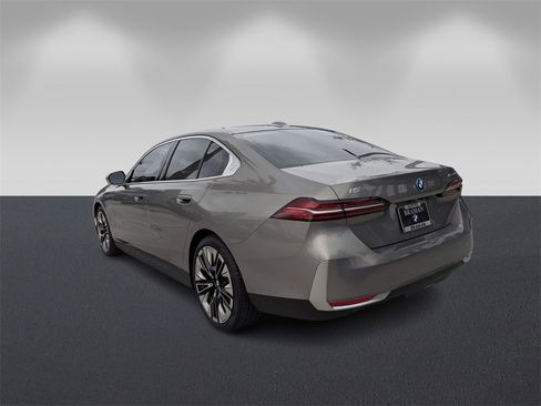 Used 2026 BMW i5 eDrive40 image 7