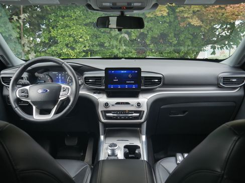 Certified 2023 Ford Explorer XLT AWD/4WD image 9