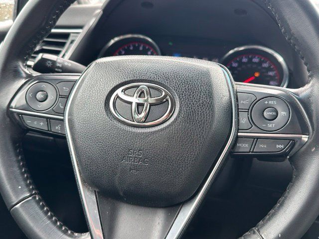 Used 2018 Toyota Camry XSE FWD image 16