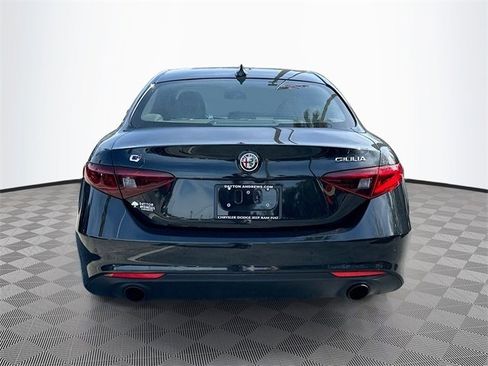 Used 2023 Alfa Romeo Giulia Sprint image 6