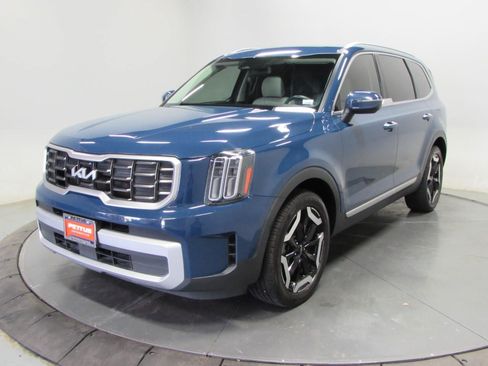 Used 2024 Kia Telluride S w/ S Sunroof Package FWD image 3