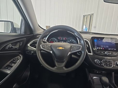 Used 2024 Chevrolet Malibu LT image 2