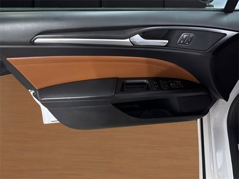 Used 2019 Ford Fusion Titanium image 11