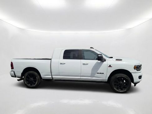 Used 2025 RAM 2500 Laramie AWD/4WD image 4