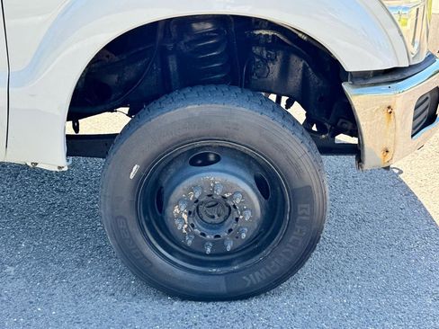 Used 2011 Ford F550 4x4 Regular Cab Super Duty w/ Payload Upgrade Pkg image 30