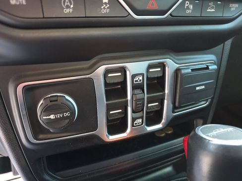 Used 2022 Jeep Gladiator Overland AWD/4WD image 20