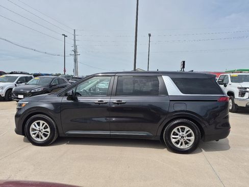 Used 2023 Kia Carnival LX FWD image 9