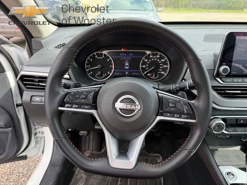 Used 2025 Nissan Altima 2.5 SR image 13