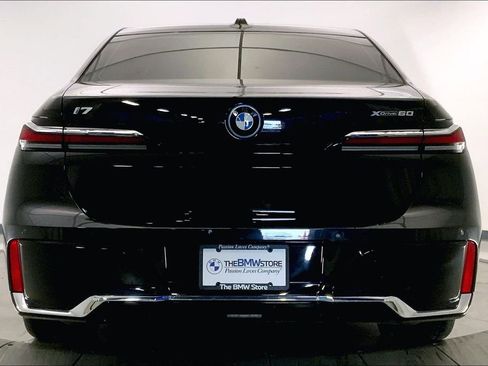 Certified 2023 BMW i7 xDrive60 w/ Executive Package 2 AWD/4WD image 3