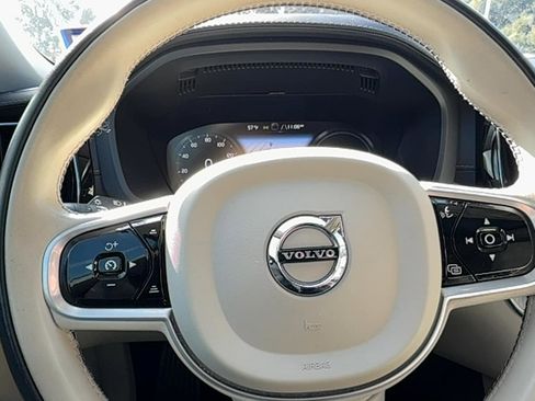 Used 2021 Volvo XC60 T8 Inscription image 18