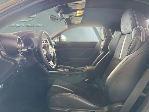 Used 2023 Toyota GR86 Premium image 9