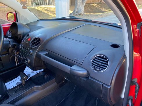 Used 2009 Volkswagen Beetle Coupe image 38