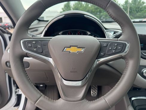 Used 2017 Chevrolet Malibu LT w/ Leather Package FWD image 15