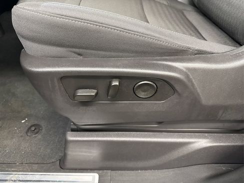 Used 2024 Chevrolet Silverado 1500 LT image 38