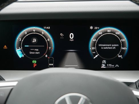 New 2025 Volkswagen Tiguan SE image 10