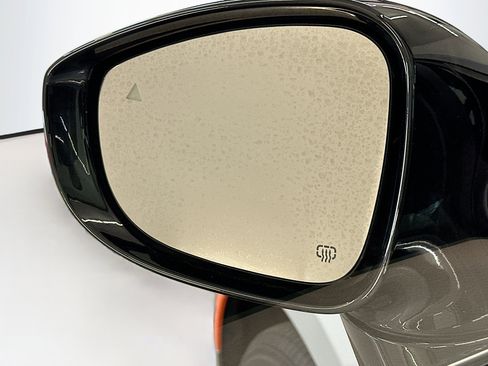 Used 2024 Chrysler Pacifica Touring-L image 16