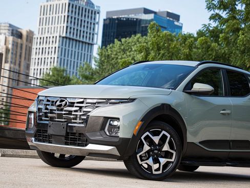 Used 2024 Hyundai Santa Cruz Limited AWD/4WD image 2