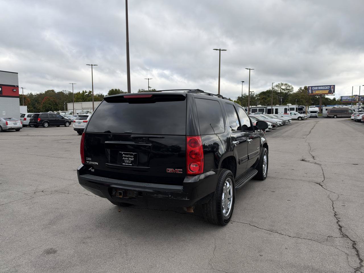Used 2007 GMC Yukon SLT w/ SLT Preferred Equipment Group AWD/4WD image 3