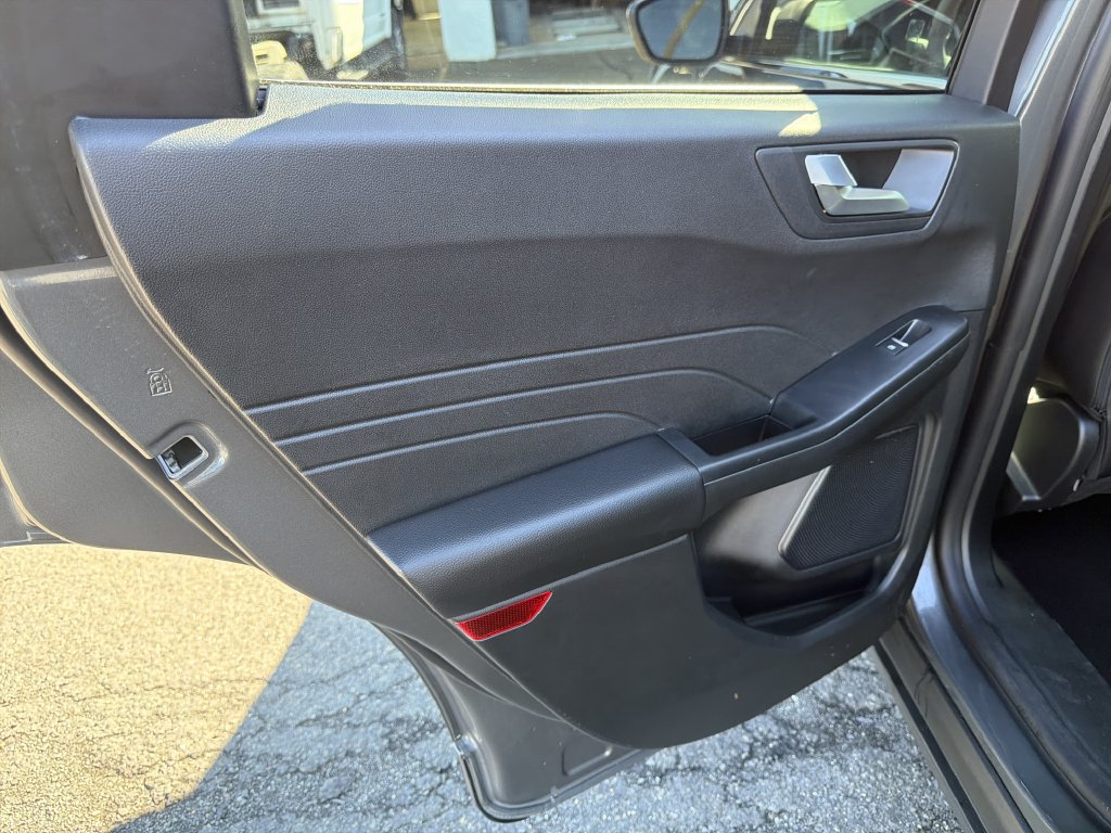 Used 2025 Ford Escape SE FWD image 12
