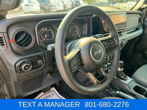 Used 2025 Jeep Wrangler Unlimited Rubicon w/ Convenience Group AWD/4WD image 19