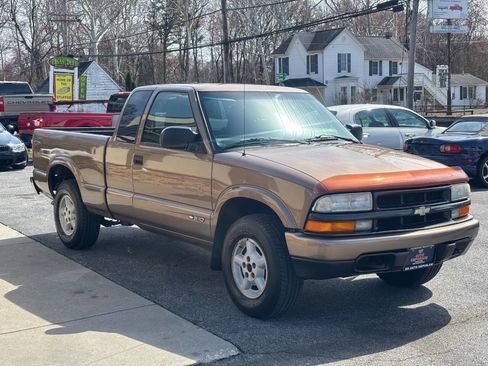 Used 2002 Chevrolet S10 Pickup LS w/ LS Preferred Equipment Group image 3