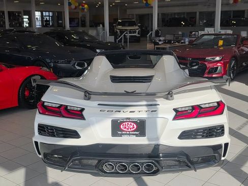 Used 2023 Chevrolet Corvette Z06 w/ Z07 Performance Package RWD image 5