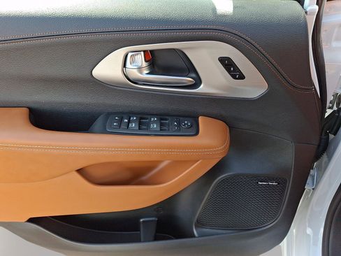 Used 2026 Chrysler Pacifica Pinnacle w/ Trailer Tow Group FWD image 42