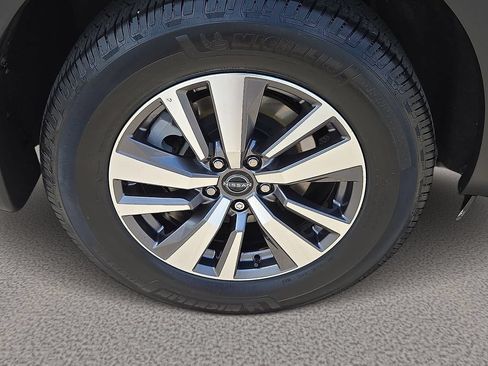 Used 2023 Nissan Pathfinder SL w/ Lighting Package (N92) AWD/4WD image 6