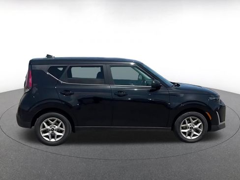 Used 2025 Kia Soul LX w/ LX Technology Package FWD image 16